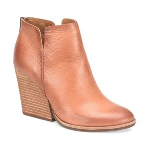 NEW IN BOX KORK-EASE Women's Chandra II Leather Ankle Bootie size 8 orange